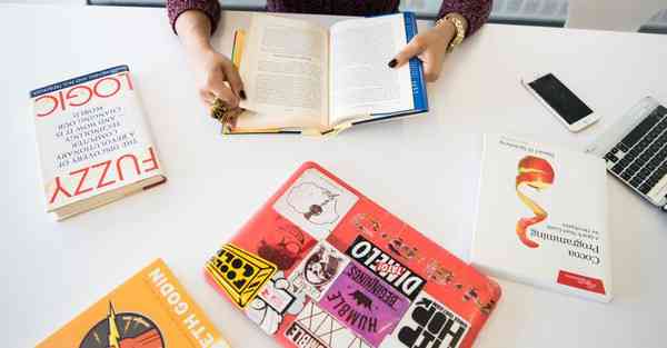 智能感应飞行机器人奥特曼