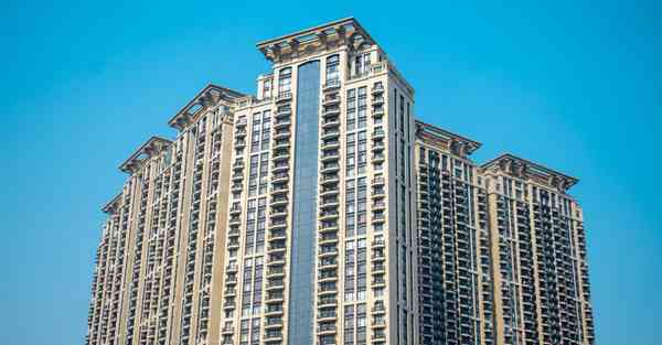 钢铁创造的智能机器人：革新产业的未来