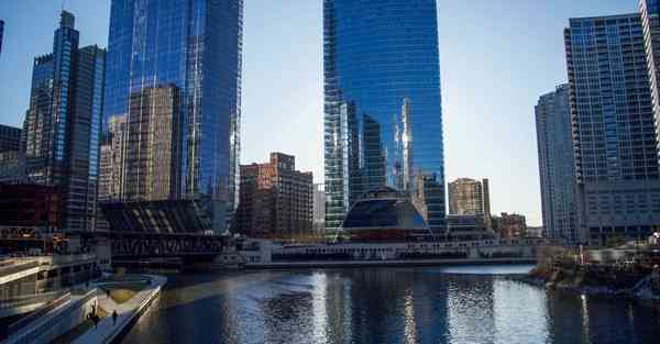 卡卡智能机器人擦地机的引言: