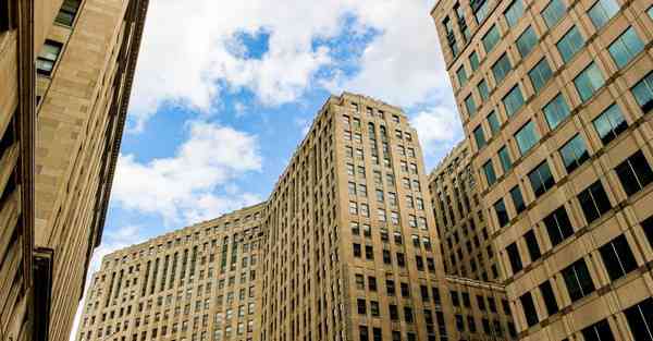 人工智能和机器人就业：现在和未来